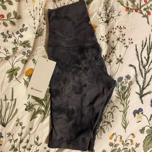 NWT Lululemon 10” Align Super High Rise Short Diamond Dye Size 6
